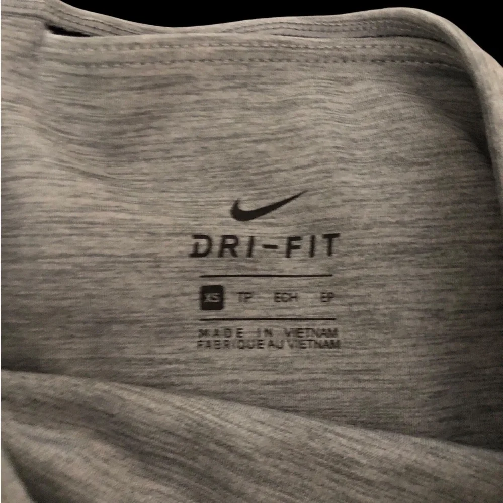 Nike Dri-Fit Gray‎ 7” Bike Shorts Size Small